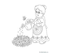 Бабушка поливает цветы